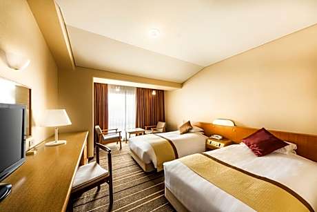 Twin Room with 2 Extra Beds - Non-Smoking