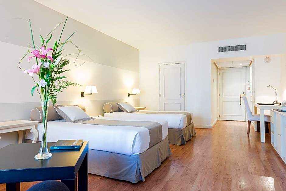 Loi Suites Recoleta Hotel