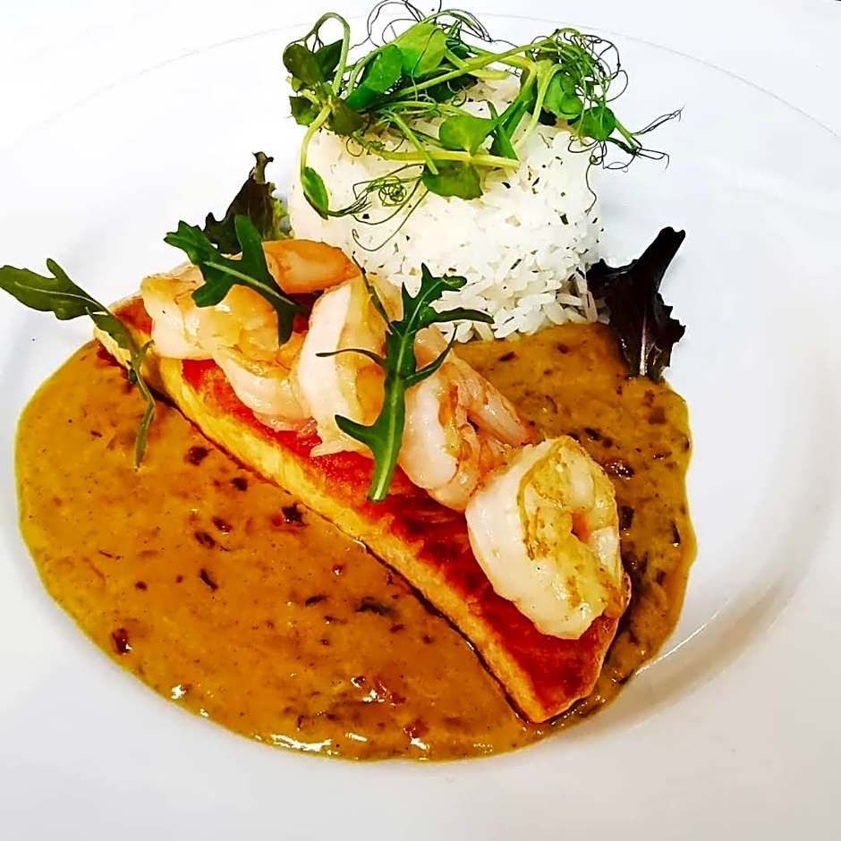 The Horseshoe and Castle