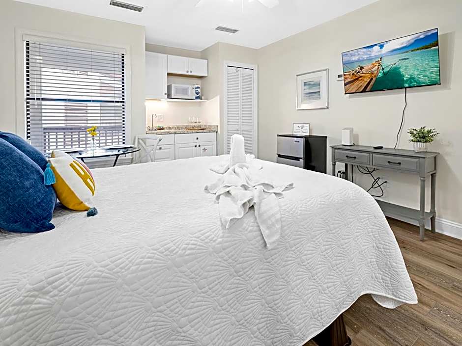 Charming Beach Studio With Pool & Sauna