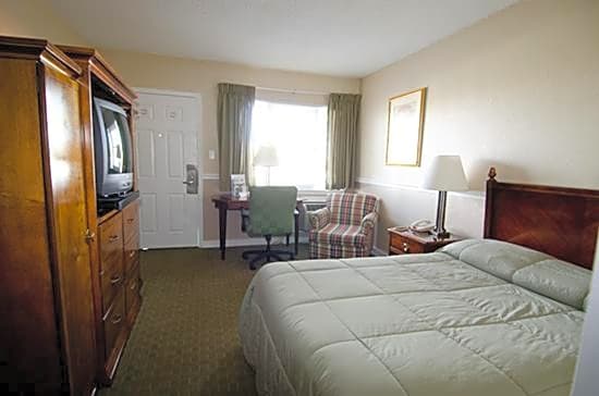 Rockford Alpine Inn & Suites