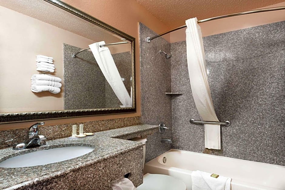 Super 8 by Wyndham San Antonio/I-35 North