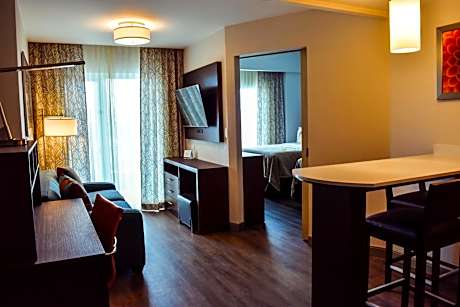 1 Bedroom Suite Pool View
