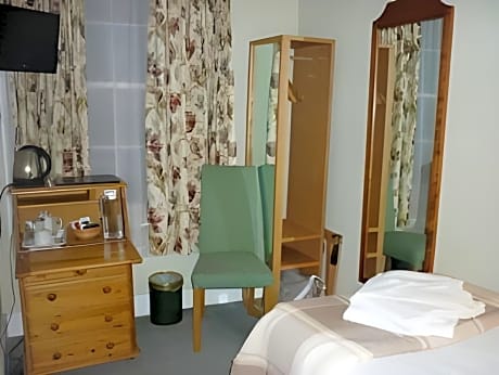 Economy Room (Private Bathroom Outside)