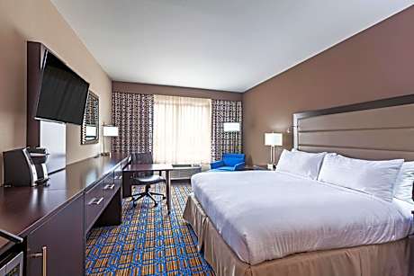 1 King Bed - Non Smoking