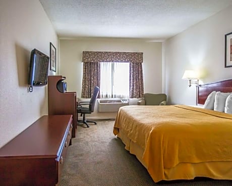 1 King Bed, Nonsmoking