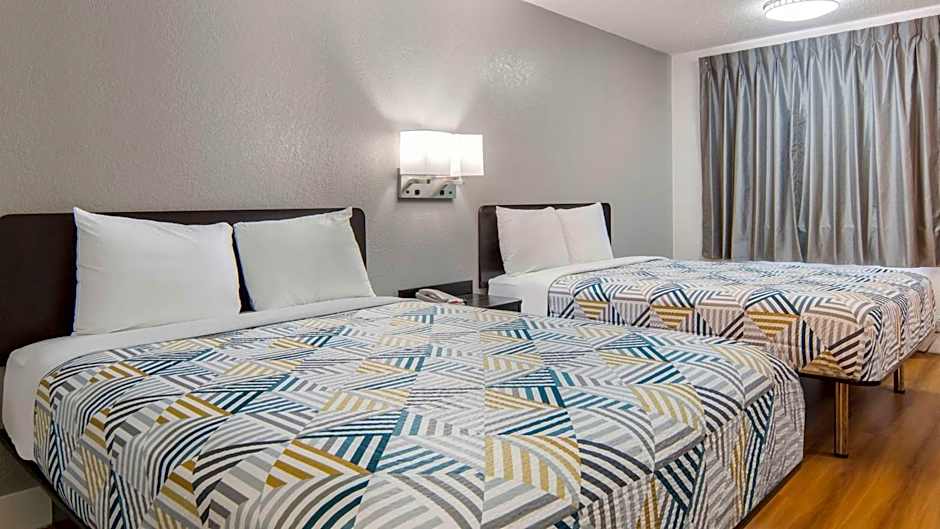 Motel 6-Addison, TX - Dallas