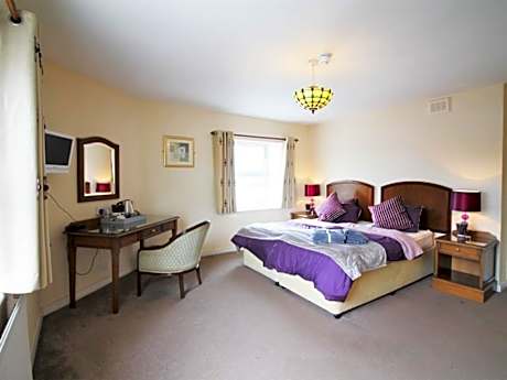 Double or Twin-Premium-Ensuite with Shower