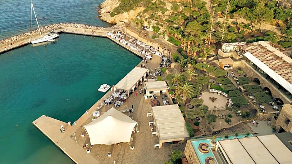 Zeus Eleva Mirabello Bay