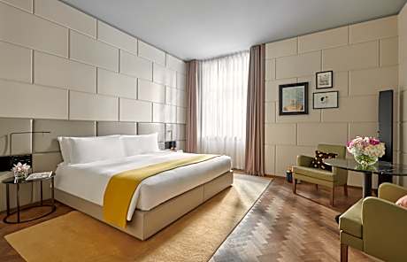 Grand Deluxe Guest Room