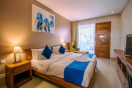 Deluxe Room - Pool Side