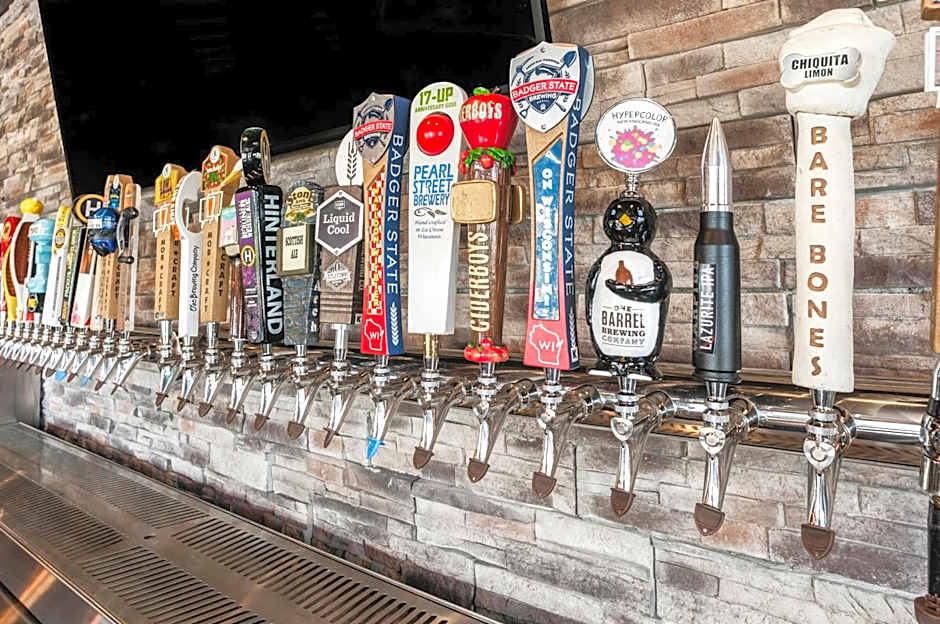 Cobblestone Hotel & Suites Appleton International Airport