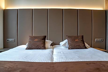 Standard Double Room with Market View