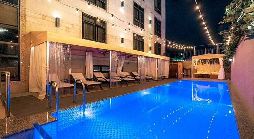 Hotel February Dong Seong Ro