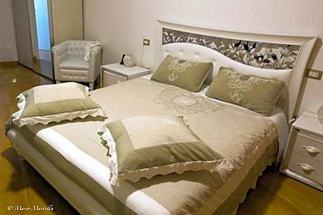 Queen Room with Balcony