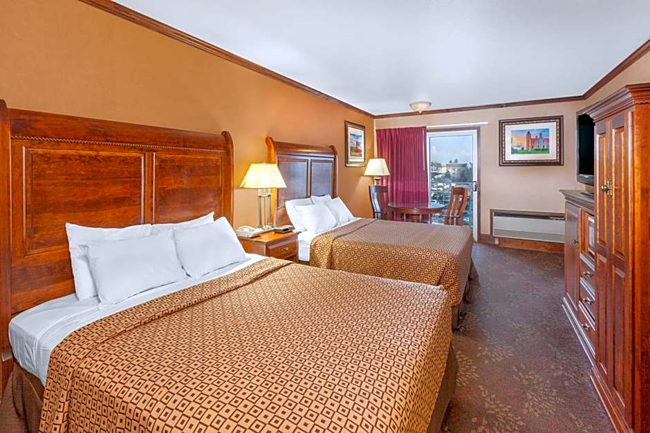 Ramada by Wyndham Mackinaw City Waterfront