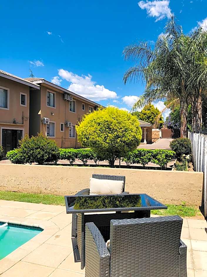 La Bronze Guest Lodge