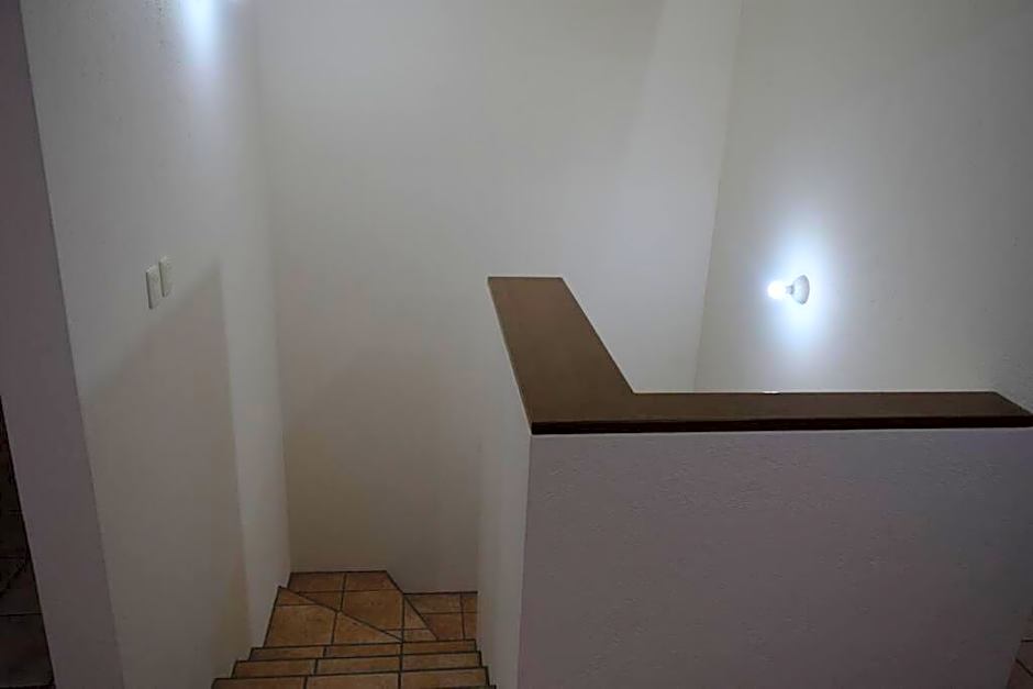 Octava de orquídeas - Casa con estacionamiento