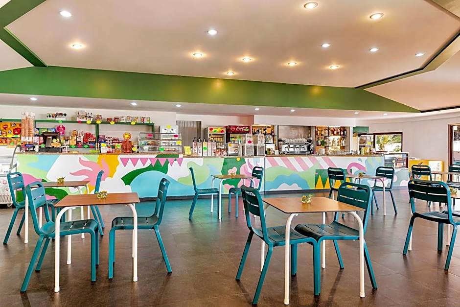 ISA-Village with swimming-pool and private equipped beach in Montalto Marina