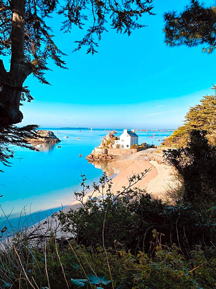 La maison du grand rocher