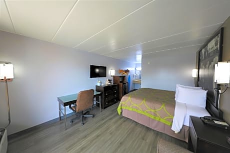 1 Queen Bed Non-Smoking