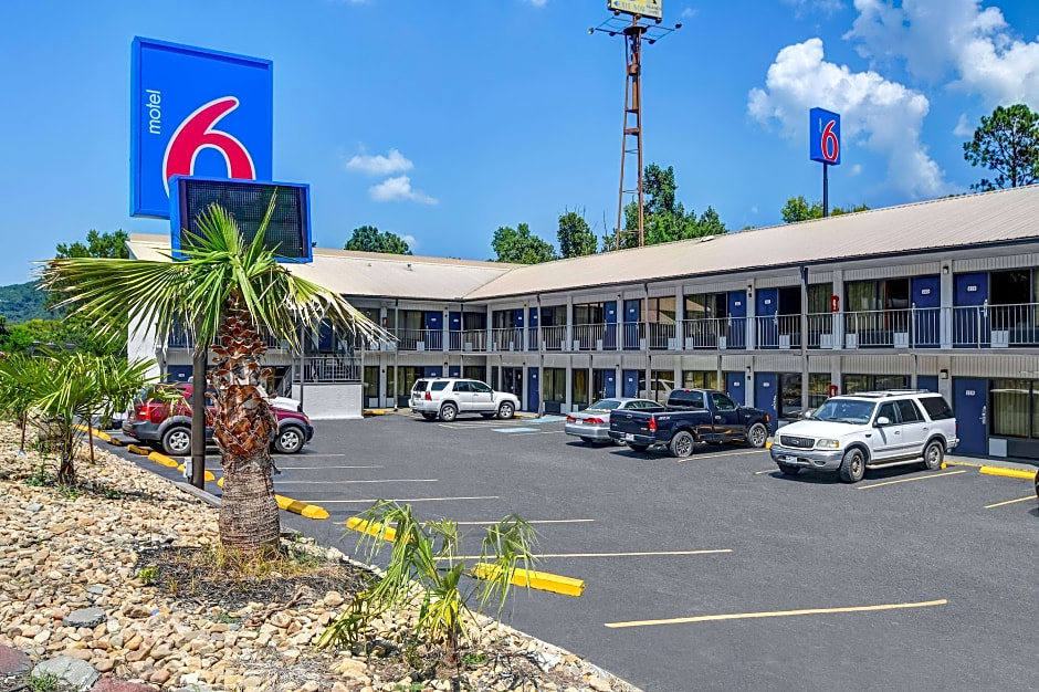 Motel 6 Dalton, GA