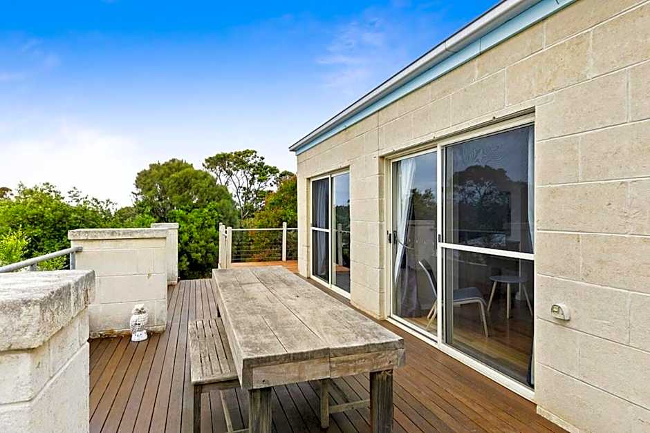 Cowrie House Ocean Views 500m to Beach