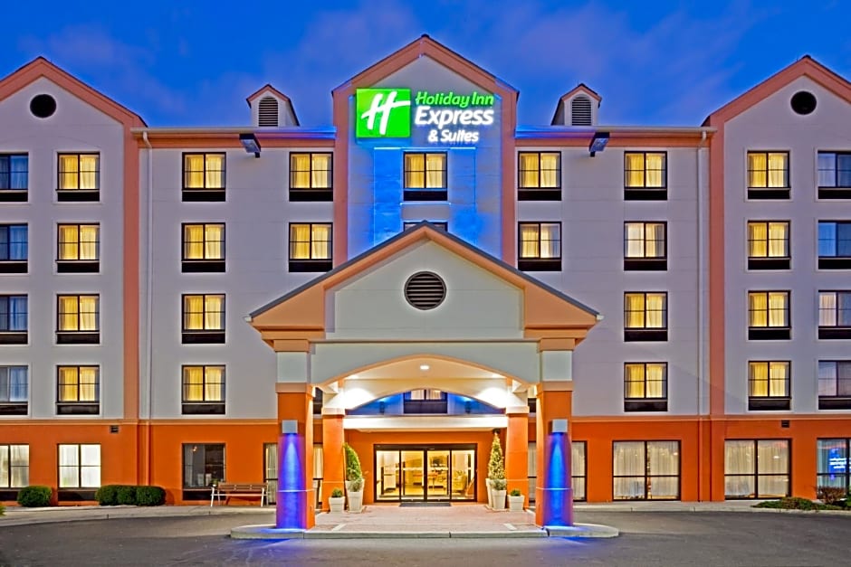 Holiday Inn Express Hotel & Suites Meadowlands Area