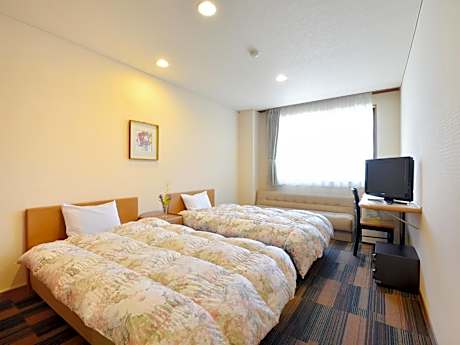 Twin Room with Shared Bathroom - Non-Smoking
