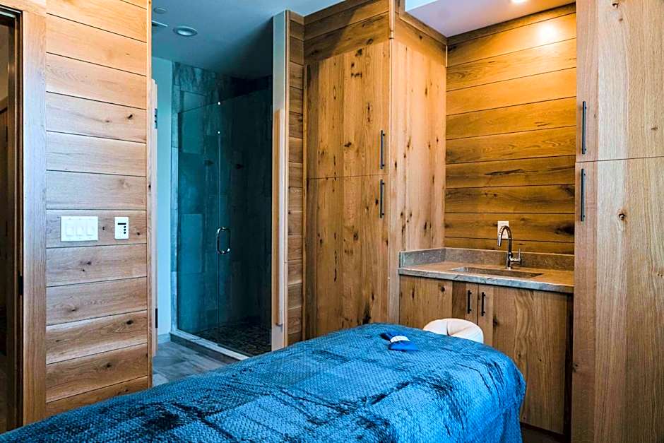 Tailwater Lodge Altmar Tapestry Collection by Hilton