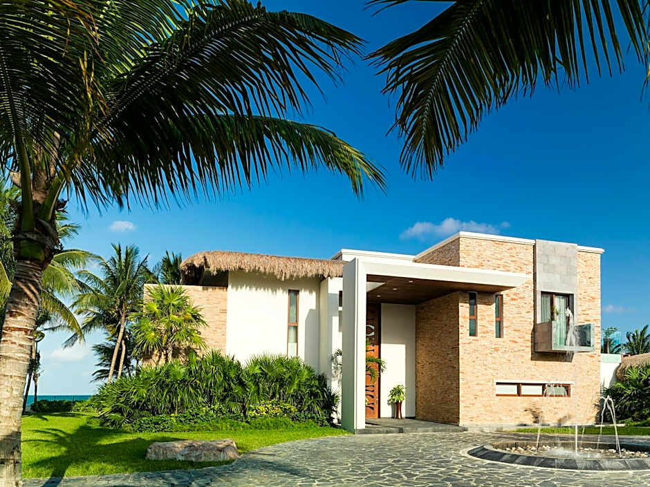 Azul Villa Esmeralda, by Karisma