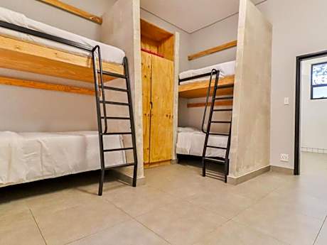 Single Bed in Mixed Dormitory Room