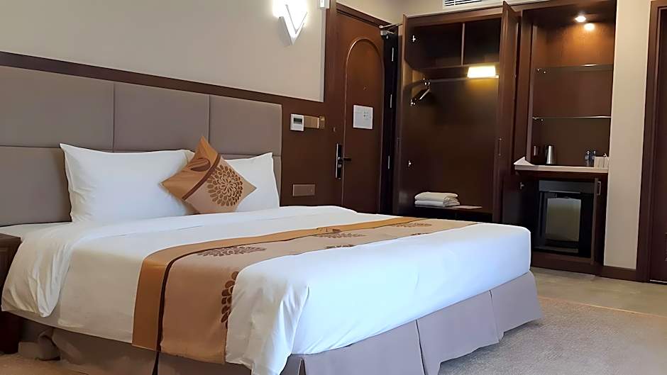 Duc Huy Grand Hotel and Spa