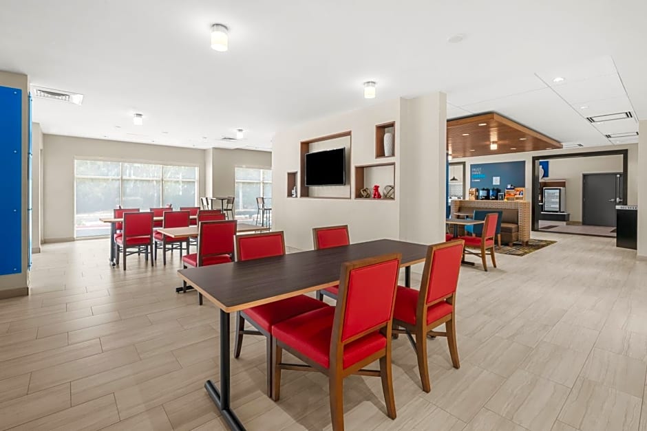 Holiday Inn Express And Suites Suisun City Napa Valley Area By IHG