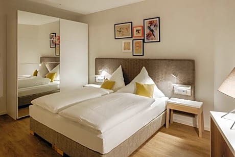 Deluxe Double Room with Shower