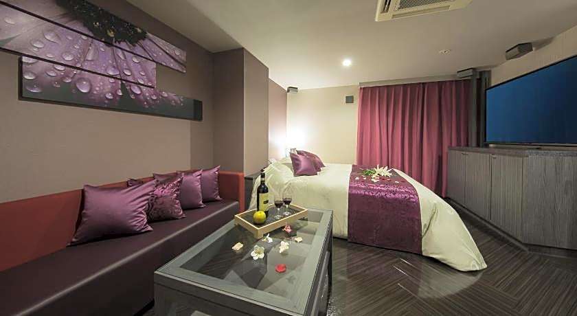 Hotel In The Green (Adult Only)