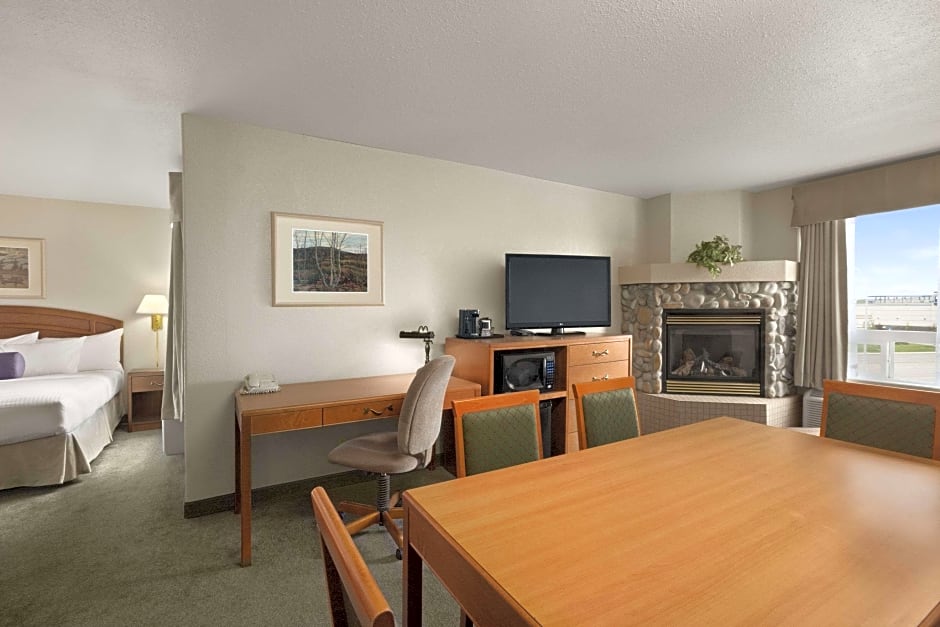 Photo 1 of 1 of 2 Queen Beds Suite