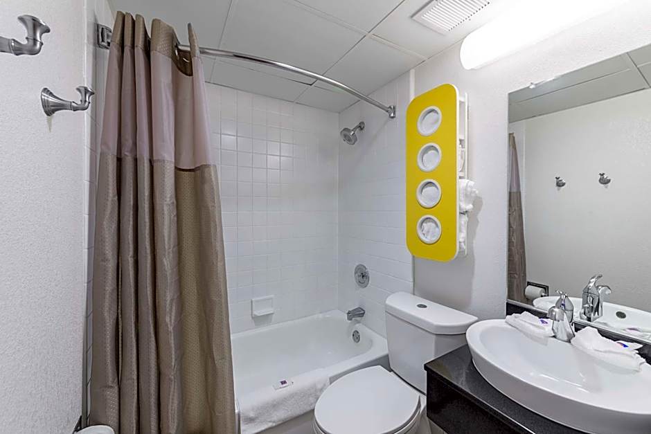 Motel 6-Warminster, PA