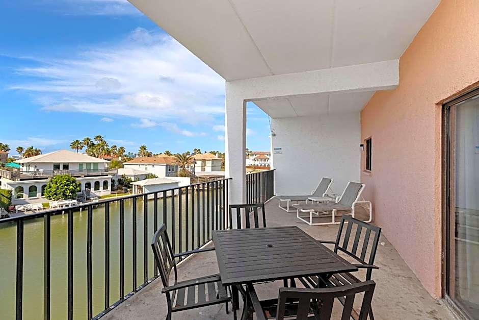 WindWater Hotel and Marina