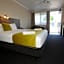 Shoredrive Motel