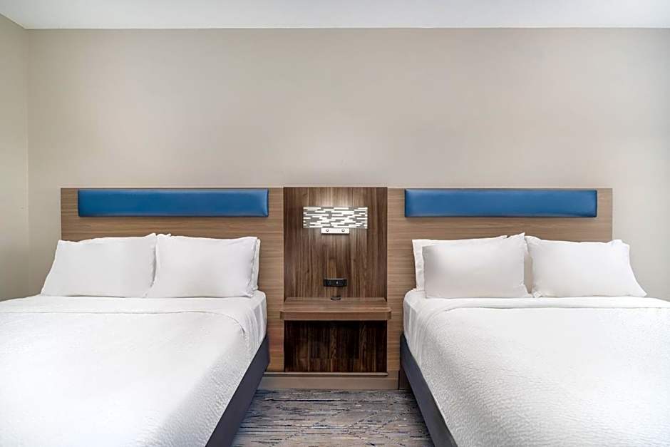 Holiday Inn Express Pratt By IHG
