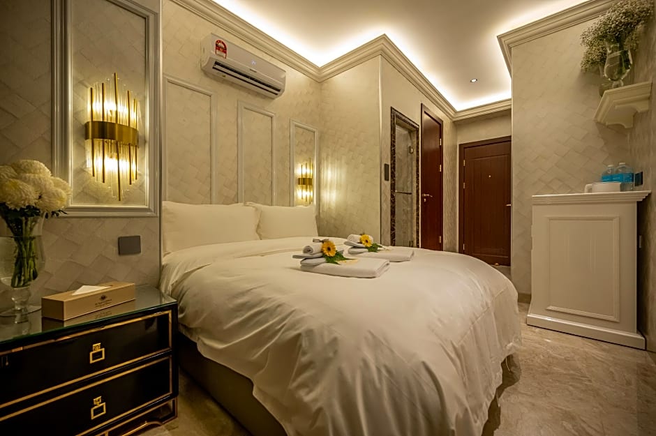 A Residence @ Between Hilton & Cititel Hotel