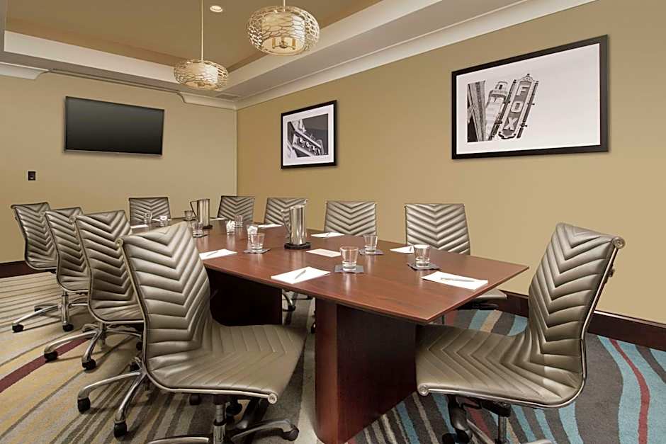 Embassy Suites By Hilton Hotel Atlanta-Airport