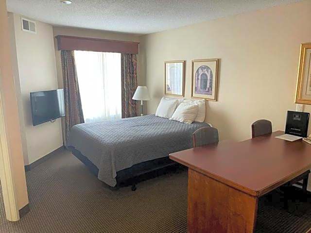 River Hills Hotel- Mankato