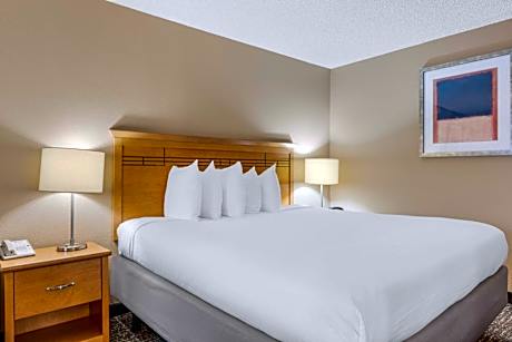 King Suite - Non-Smoking