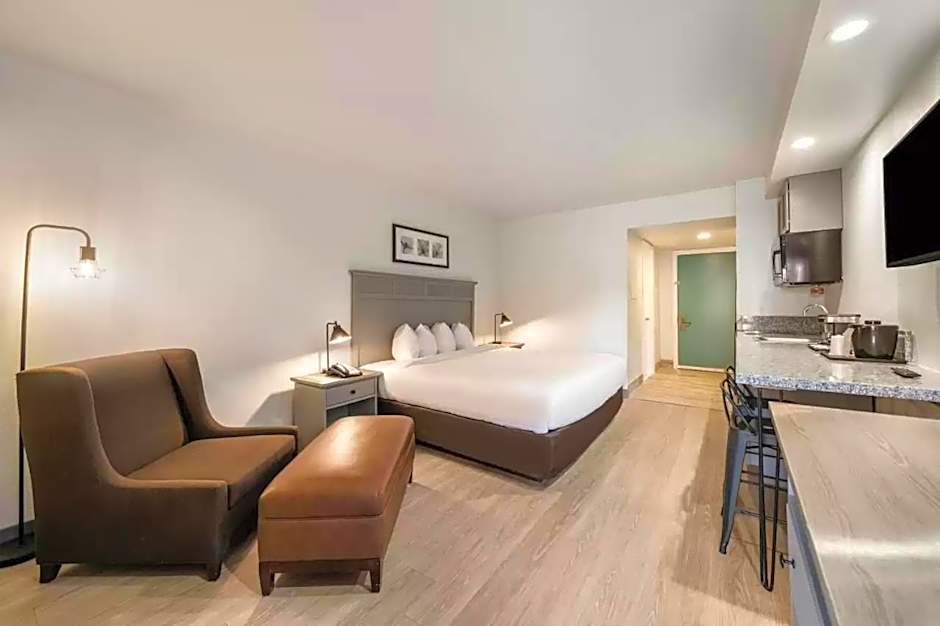 Suburban Studios Williamsburg Central