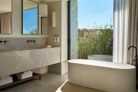 Odera Residence, 2 Bedroom Residence, Bedroom 1: 1 King, Bedroom 2: 1 King, Sofa Beds: 2, Tub