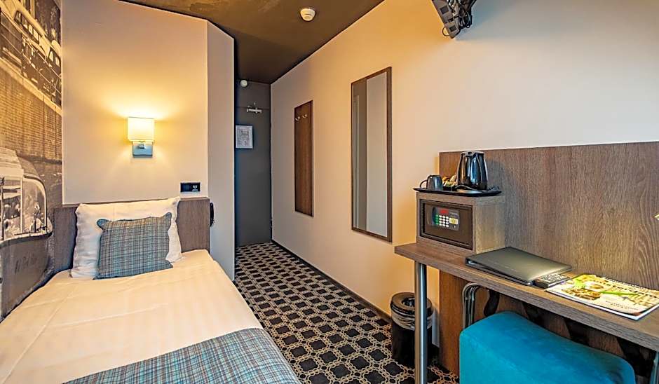 Photo 1 of 6 of Single Room