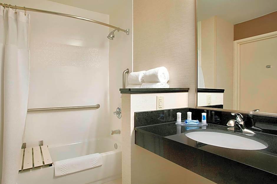 Fairfield Inn & Suites by Marriott Quincy