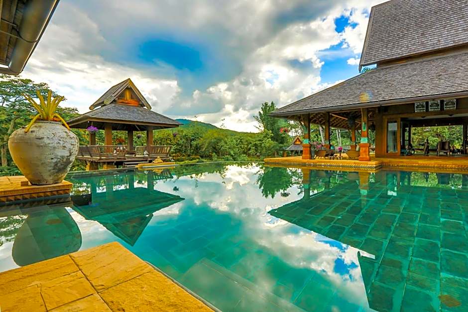 Howie's HomeStay